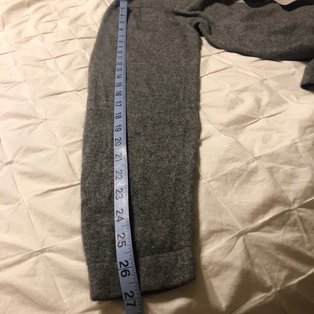 IMPERMEABLE‎ Platinum 100% Cashmere 2 Ply Gray Sweater Gray